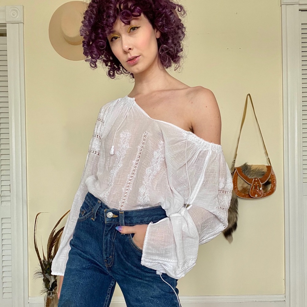 SOLD White Romanian Embroidered Blouse Vintage - Picture 3 of 15